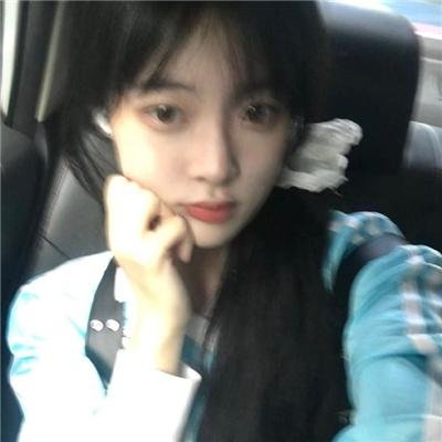 隔楼女孩：我们之间的层距 海报